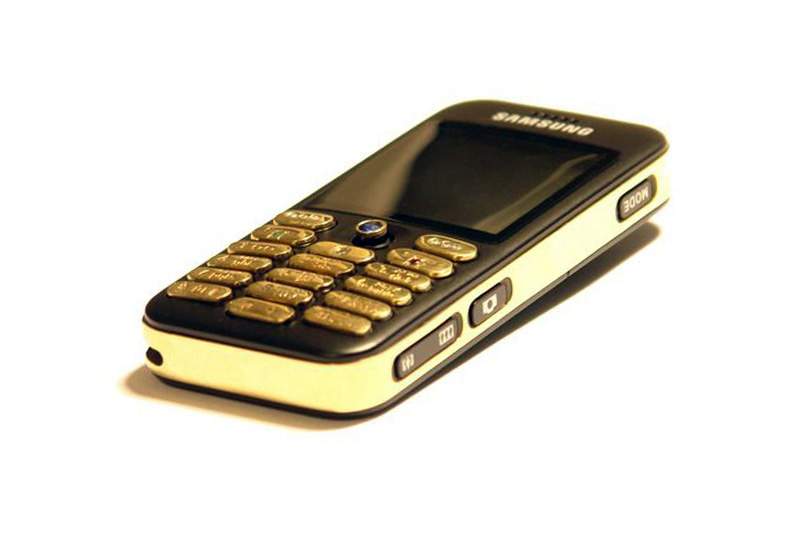 MJ - Gold Mobile Phone - Samsung e530 Jewel Limited Edition. Decorated Emerald, Ruby, Sapphire & Diamonds.