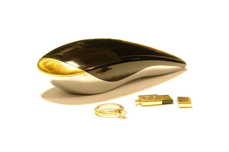 MJ - Logitech Air 3D Laser Mouse in Gold Case (White & Yellow) with Micro Flash Stick & Diamond Ring